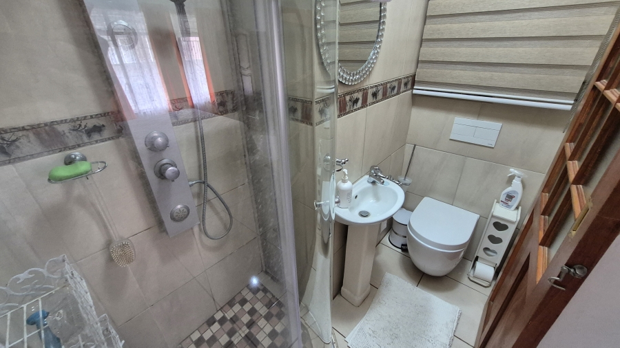 4 Bedroom Property for Sale in Lakeview Free State